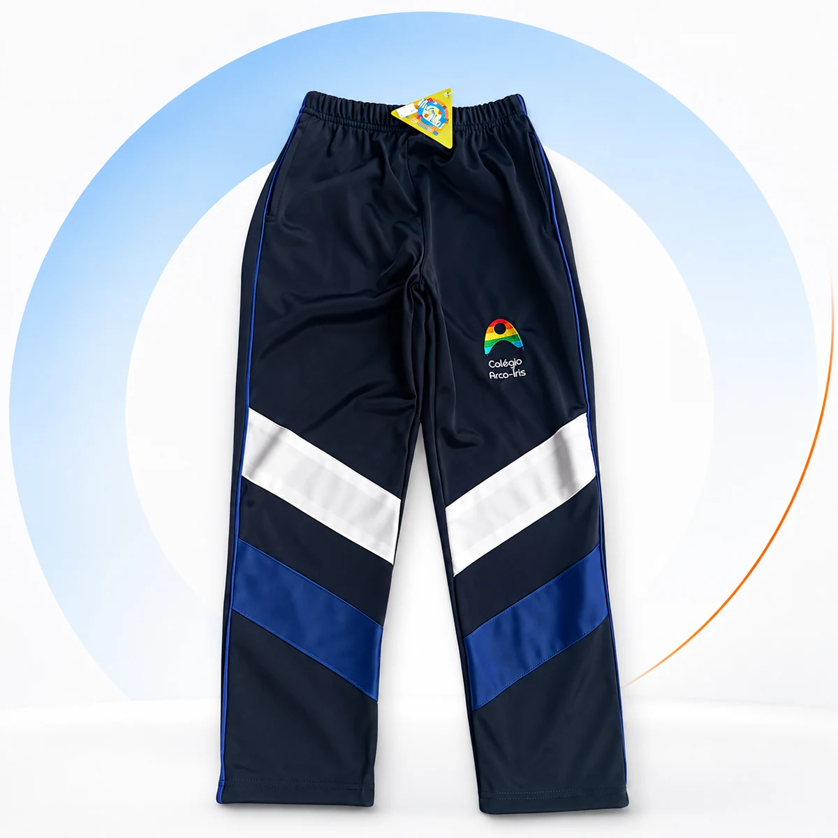 Calça escolar com recortes